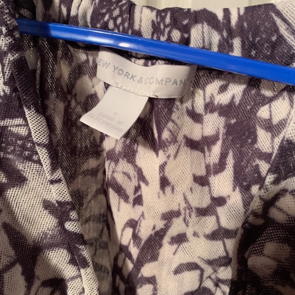 New York & Company Lot of Pre-owned Soho Jeans (Sz 8) and Tops (Sz S) - Picture 4 of 17